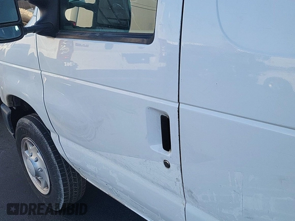 2013 Ford Econoline Cargo Commercial z VIN 1FTNE1EW1DDA61995, wystawiony jako IAAI lot #42516622 z przebiegiem 182 503 mil mil oraz . Historia ofert i sprzedaży dostępna na DreamBid. Obrazek 11.