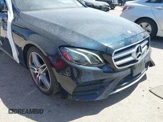 2017 Mercedes-Benz E 300 Luxury z VIN WDDZF4JB4HA082033, wystawiony jako IAAI lot #41819829 z przebiegiem 89 651 mil mil oraz . Historia ofert i sprzedaży dostępna na DreamBid. Obrazek 18.