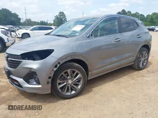 2023 Buick Encore GX Select с VIN KL4MMDS21PB121589, выставлен на аукционе IAAI как лот 42121103 с пробегом 20 379 миль миль и . История ставок и продаж доступна на DreamBid. Изображение 2.