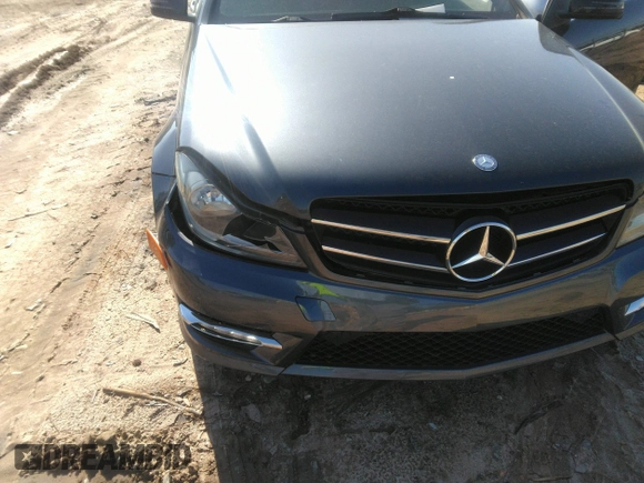 2014 Mercedes-Benz C 250 с VIN WDDGJ4HB0EG255759, выставлен на аукционе IAAI как лот 41967935 с пробегом 146 275 миль миль и . История ставок и продаж доступна на DreamBid. Изображение 6.