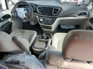 2020 Chrysler Pacifica Touring L z VIN 2C4RC1BG7LR135565, wystawiony jako Copart lot #54108915 z przebiegiem 62 639 mil mil oraz Nie do naprawy • Non repairable. Historia ofert i sprzedaży dostępna na DreamBid. Obrazek 8.
