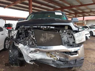 2015 Ram 2500 Tradesman z VIN 3C6UR5HL6FG673440, wystawiony jako IAAI lot #42031986 z przebiegiem 133 308 mil mil oraz . Historia ofert i sprzedaży dostępna na DreamBid. Obrazek 12.