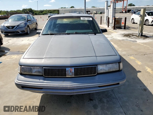 1996 Oldsmobile Cutlass Ciera 1SA VX5 z VIN 1G3AJ55M3T6326130, wystawiony jako Copart lot #73877264 z przebiegiem 74 073 mil mil oraz Szkody całkowita. Historia ofert i sprzedaży dostępna na DreamBid. Obrazek 5.