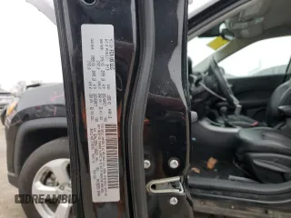 2020 Jeep Compass Altitude z VIN 3C4NJCBBXLT108507, wystawiony jako Copart lot #81733784 z przebiegiem 69 859 mil mil oraz Szkody całkowita. Historia ofert i sprzedaży dostępna na DreamBid. Obrazek 13.