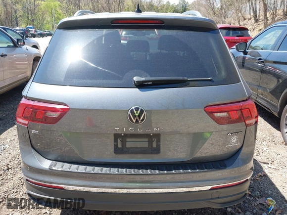 2022 Volkswagen Tiguan SE with VIN 3VV2B7AXXNM019538, listed as a IAAI auction lot 42109211 with 30,576 mi miles and . Bid and sale history available at DreamBid. Image 16.