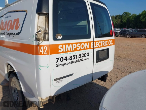 2018 Chevrolet Express Cargo with VIN 1GCWGAFG7J1906173, listed as a IAAI auction lot 42176671 with 189,951 mi miles and . Bid and sale history available at DreamBid. Image 6.