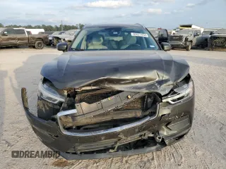 2018 Volvo XC60 Momentum with VIN LYV102RK0JB106389, listed as a Copart auction lot 82677454 with 114,832 mi miles and Salvage Title. Bid and sale history available at carsss.com. Image 5.