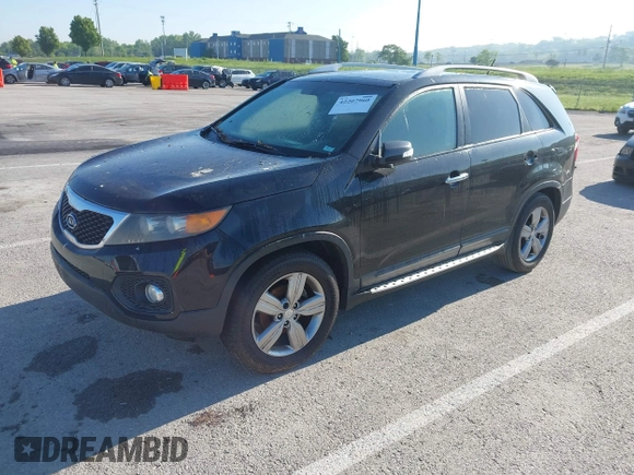 2013 Kia Sorento EX with VIN 5XYKU4A27DG326480, listed as a IAAI auction lot 42207960 with 165,377 mi miles and . Bid and sale history available at carsss.com. Image 2.