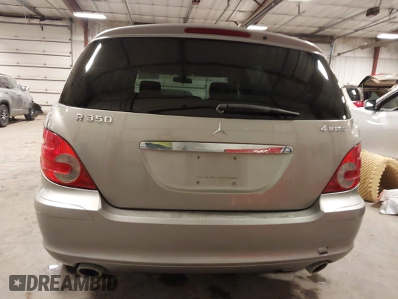 2006 Mercedes-Benz R-Class 3.5L with VIN 4JGCB65E26A030775, listed as a IAAI auction lot 41824593 with 149,889 mi miles. Bid and sale history available at carsss.com. Image 17.