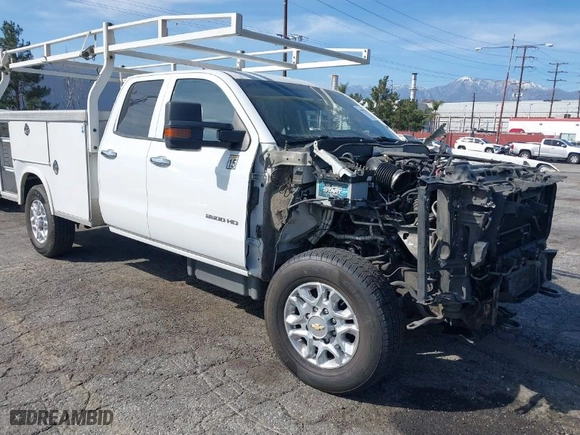 2015 Chevrolet Silverado 2500HD Built After Aug 14 Work Truck with VIN 1GB2CUE88FZ536595, listed as a IAAI auction lot 41582419 with NaN miles. Bid and sale history available at carsss.com. Image 1.