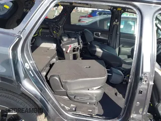 2024 Kia Sorento EX z VIN 5XYRH4JF7RG298595, wystawiony jako IAAI lot #42177922 z przebiegiem 11 963 mil mil oraz . Historia ofert i sprzedaży dostępna na DreamBid. Obrazek 8.