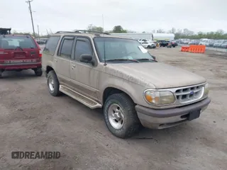 1997 Ford Explorer XL z VIN 1FMDU34E7VUC84431, wystawiony jako IAAI lot #41940770 z przebiegiem 194 673 mil mil oraz . Historia ofert i sprzedaży dostępna na DreamBid. Obrazek 1.