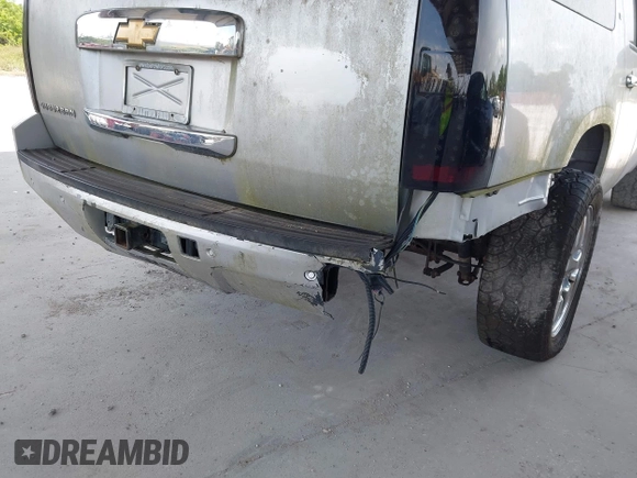 2013 Chevrolet Suburban LT with VIN 1GNSCJE03DR105672, listed as a IAAI auction lot 42197168 with 192,860 mi miles and . Bid and sale history available at DreamBid. Image 17.