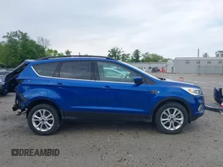 2017 Ford Escape SE с VIN 1FMCU9GD9HUB87656, выставлен на аукционе IAAI как лот 42233585 с пробегом 116 558 миль миль и . История ставок и продаж доступна на DreamBid. Изображение 14.