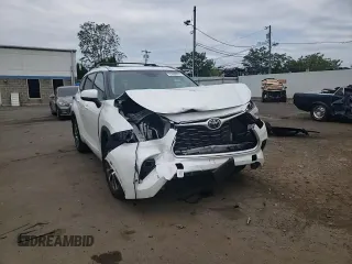 2022 Toyota Highlander XLE with VIN 5TDGZRBH0NS589020, listed as a Copart auction lot 62696015 with 36,131 mi miles and Salvage title. Bid and sale history available at DreamBid. Image 11.