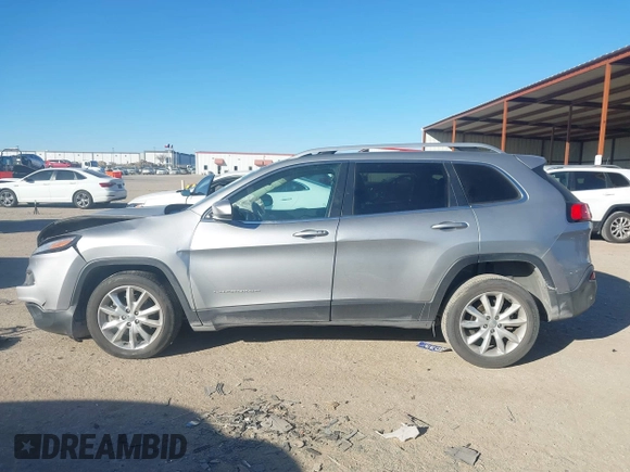 2017 Jeep Cherokee Limited with VIN 1C4PJLDB1HW517745, listed as a IAAI auction lot 41401733 with 121,736 mi miles. Bid and sale history available at carsss.com. Image 15.
