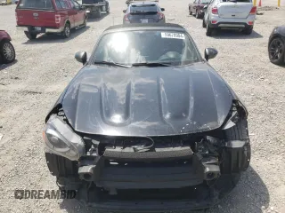 2018 FIAT 124 Spider Abarth z VIN JC1NFAEK5J0138796, wystawiony jako Copart lot #59670904 z przebiegiem 20 960 mil mil oraz Szkody całkowita. Historia ofert i sprzedaży dostępna na DreamBid. Obrazek 5.