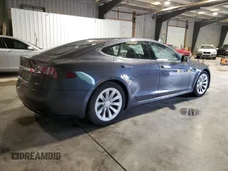 2017 Tesla Model S 100D with VIN 5YJSA1E29HF210731, listed as a Copart auction lot 56762565 with 114,117 mi miles and Salvage title. Bid and sale history available at DreamBid. Image 3.