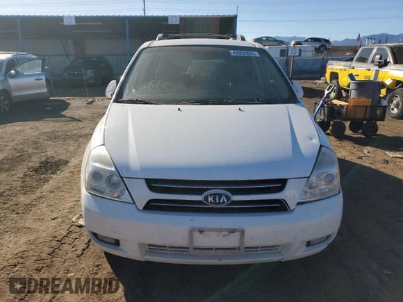 2007 Kia Sedona LX with VIN KNDMB233776123024, listed as a Copart auction lot 43952805 with 201,452 mi miles and Clean Title. Bid and sale history available at carsss.com. Image 5.