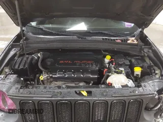 2016 Jeep Renegade Latitude with VIN ZACCJBBT5GPD69471, listed as a IAAI auction lot 40650863 with 137,944 mi miles. Bid and sale history available at carsss.com. Image 10.