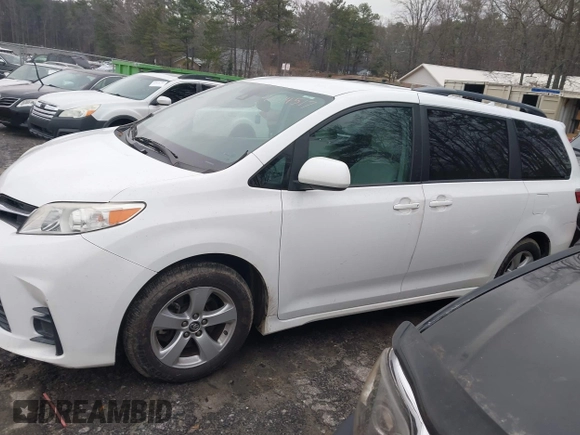 2018 Toyota Sienna LE Auto Access Seat with VIN 5TDKZ3DC7JS962959, listed as a IAAI auction lot 41614517 with 89,362 mi miles. Bid and sale history available at carsss.com. Image 14.