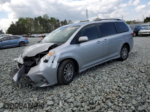 2018 Toyota Sienna XLE Auto Access Seat with VIN 5TDYZ3DC4JS913230, listed as a Copart auction lot 52383965 with 208,623 mi miles and Salvage Title. Bid and sale history available at carsss.com. Image 1.