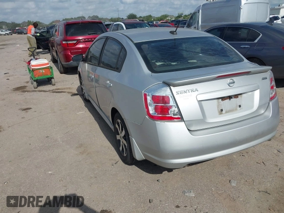 2012 Nissan Sentra S z VIN 3N1AB6AP4CL605131, wystawiony jako IAAI lot #42420591 z przebiegiem 199 410 mil mil oraz . Historia ofert i sprzedaży dostępna na DreamBid. Obrazek 3.