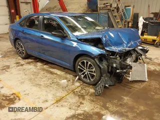 2023 Volkswagen Jetta Sport z VIN 3VWBM7BU4PM010718, wystawiony jako IAAI lot #41582445 z przebiegiem 45 382 mil mil oraz . Historia ofert i sprzedaży dostępna na DreamBid. Obrazek 1.