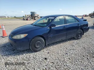 2006 Toyota Camry STD z VIN 4T1BE30K26U142084, wystawiony jako Copart lot #54247555 z przebiegiem 236 690 mil mil oraz Szkoda całkowita • Salvage title. Historia ofert i sprzedaży dostępna na DreamBid. Obrazek 1.