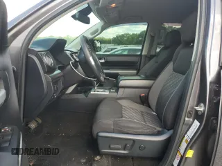 2018 Toyota Tundra SR5 z VIN 5TFDW5F11JX734412, wystawiony jako Copart lot #54765305 z przebiegiem 135 009 mil mil oraz Szkoda całkowita • Salvage title. Historia ofert i sprzedaży dostępna na DreamBid. Obrazek 7.