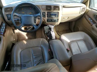 1999 Oldsmobile Bravada z VIN 1GHDT13W8X2717155, wystawiony jako Copart lot #84807244 z przebiegiem 144 805 mil mil oraz Szkoda całkowita • Salvage title. Historia ofert i sprzedaży dostępna na DreamBid. Obrazek 8.