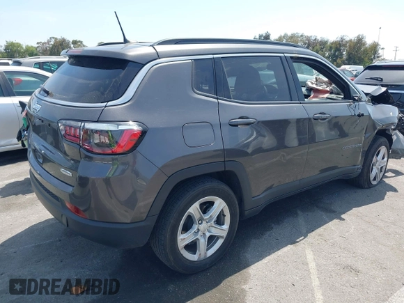 2023 Jeep Compass Latitude z VIN 3C4NJDBN7PT533642, wystawiony jako IAAI lot #42473847 z przebiegiem 34 589 mil mil oraz . Historia ofert i sprzedaży dostępna na DreamBid. Obrazek 4.