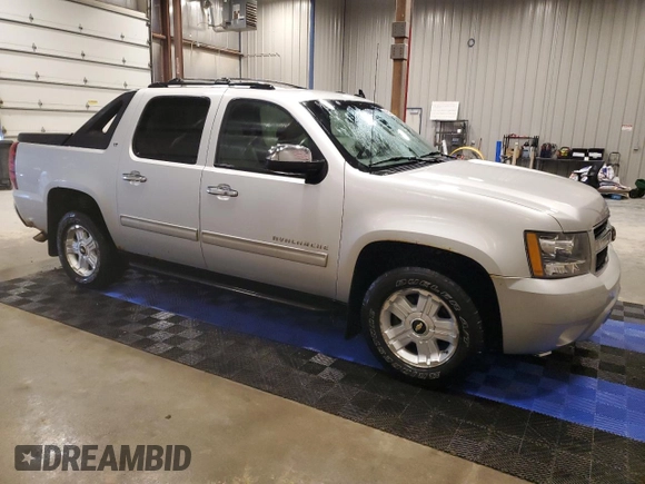 2011 Chevrolet Avalanche LT with VIN 3GNTKFE33BG123410, listed as a Copart auction lot 73465474 with 133,236 mi miles and Clean Title. Bid and sale history available at DreamBid. Image 4.