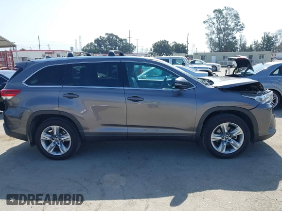 2017 Toyota Highlander Limited with VIN 5TDDZRFHXHS360717, listed as a IAAI auction lot 42571156 with 104,876 mi miles and . Bid and sale history available at DreamBid. Image 13.