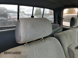 1997 Toyota T100 DX z VIN JT4UN22DXV0041578, wystawiony jako Copart lot #77388104 z przebiegiem 333 587 mil mil oraz Tytuł czysty. Historia ofert i sprzedaży dostępna na DreamBid. Obrazek 10.