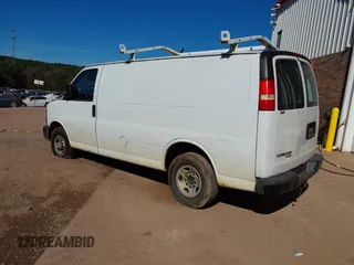 2014 Chevrolet Express Cargo z VIN 1GCWGFCA3E1143040, wystawiony jako IAAI lot #40703687 z przebiegiem 315 472 mil mil oraz . Historia ofert i sprzedaży dostępna na DreamBid. Obrazek 3.
