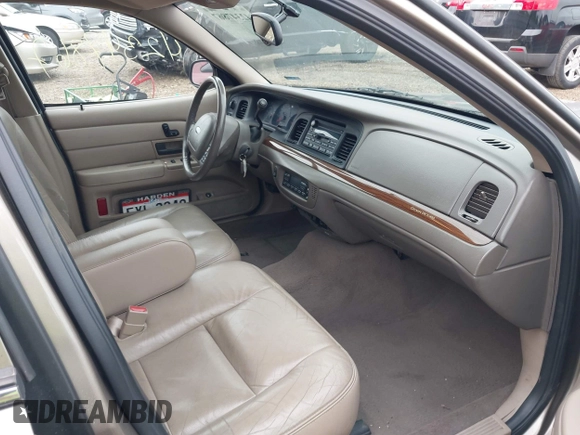 2004 Ford Crown Victoria LX z VIN 2FAFP74W74X114961, wystawiony jako IAAI lot #42347867 z przebiegiem 170 867 mil mil oraz . Historia ofert i sprzedaży dostępna na DreamBid. Obrazek 5.