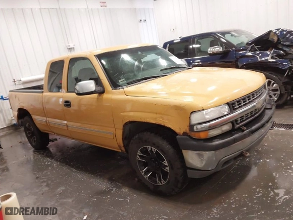 2002 Chevrolet Silverado 1500 LS with VIN 1GCEK19T62Z132438, listed as a IAAI auction lot 41777375 with 150,154 mi miles. Bid and sale history available at carsss.com. Image 1.