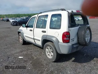 2005 Jeep Liberty Sport z VIN 1J4GK48K75W530535, wystawiony jako IAAI lot #42154934 z przebiegiem 132 637 mil mil oraz . Historia ofert i sprzedaży dostępna na DreamBid. Obrazek 3.
