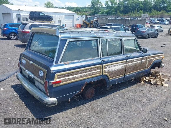 1988 Jeep Grand Wagoneer with VIN 1JCNJ15U7JT237152, listed as a IAAI auction lot 42682009 with 159,950 mi miles and . Bid and sale history available at DreamBid. Image 4.