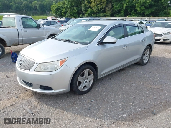 2011 Buick LaCrosse CX z VIN 1G4GA5EC6BF257283, wystawiony jako IAAI lot #42522899 z przebiegiem 172 284 mil mil oraz . Historia ofert i sprzedaży dostępna na DreamBid. Obrazek 2.