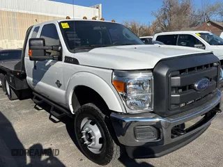 2015 Ford F-350 XL z VIN 1FD8X3HT1FEB12506, wystawiony jako Copart lot #85955324 z przebiegiem 197 466 mil mil oraz Tytuł czysty. Historia ofert i sprzedaży dostępna na DreamBid. Obrazek 1.