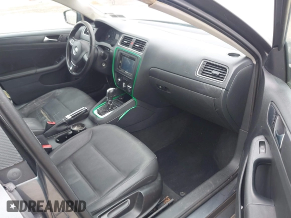 2011 Volkswagen Jetta SE with VIN 3VWDZ7AJ4BM370033, listed as a IAAI auction lot 42367238 with 161,635 mi miles and . Bid and sale history available at DreamBid. Image 5.