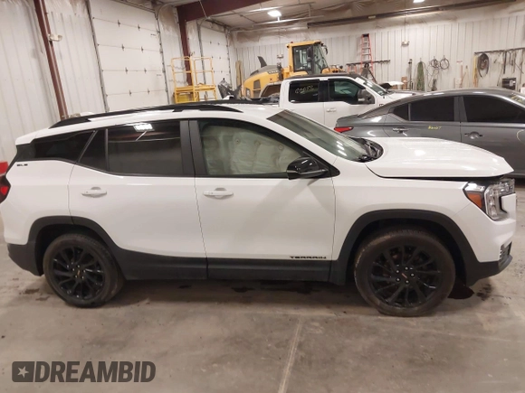 2024 GMC Terrain SLE z VIN 3GKALTEG8RL211776, wystawiony jako IAAI lot #41901624 z przebiegiem 14 287 mil mil oraz . Historia ofert i sprzedaży dostępna na DreamBid. Obrazek 13.