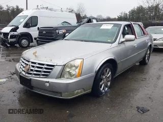 2008 Cadillac DTS 1SA z VIN 1G6KD57Y28U167084, wystawiony jako IAAI lot #41788614 z przebiegiem 86 436 mil mil oraz . Historia ofert i sprzedaży dostępna na DreamBid. Obrazek 2.