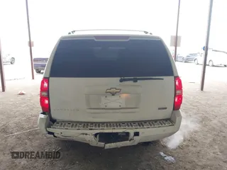 2008 Chevrolet Suburban LT w/3LT with VIN 3GNFC16088G176940, listed as a IAAI auction lot 41596604 with 264,173 mi miles. Bid and sale history available at carsss.com. Image 16.