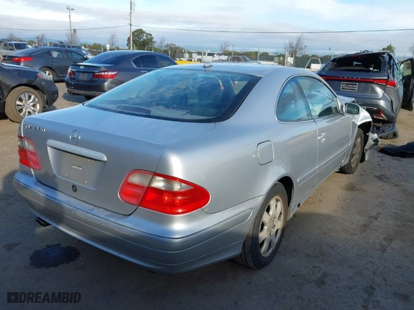 2001 Mercedes-Benz CLK-Class with VIN WDBLJ65G01T083995, listed as a IAAI auction lot 41643860 with 194,174 mi miles. Bid and sale history available at carsss.com. Image 4.
