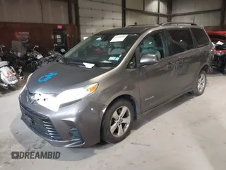 2018 Toyota Sienna LE Auto Access Seat with VIN 5TDKZ3DC4JS906025, listed as a IAAI auction lot 41078552 with 227,565 mi miles. Bid and sale history available at carsss.com. Image 2.