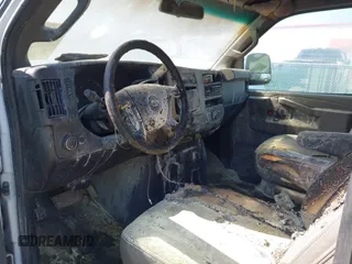 2017 Chevrolet Express Passenger LT z VIN 1GAZGPFFXH1206108, wystawiony jako IAAI lot #41758750 z przebiegiem 320 138 mil mil oraz . Historia ofert i sprzedaży dostępna na DreamBid. Obrazek 6.