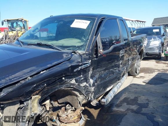 2013 Ford F-150 XL z VIN 1FTFX1EF5DKE91460, wystawiony jako IAAI lot #41922930 z przebiegiem 164 784 mil mil oraz . Historia ofert i sprzedaży dostępna na DreamBid. Obrazek 17.